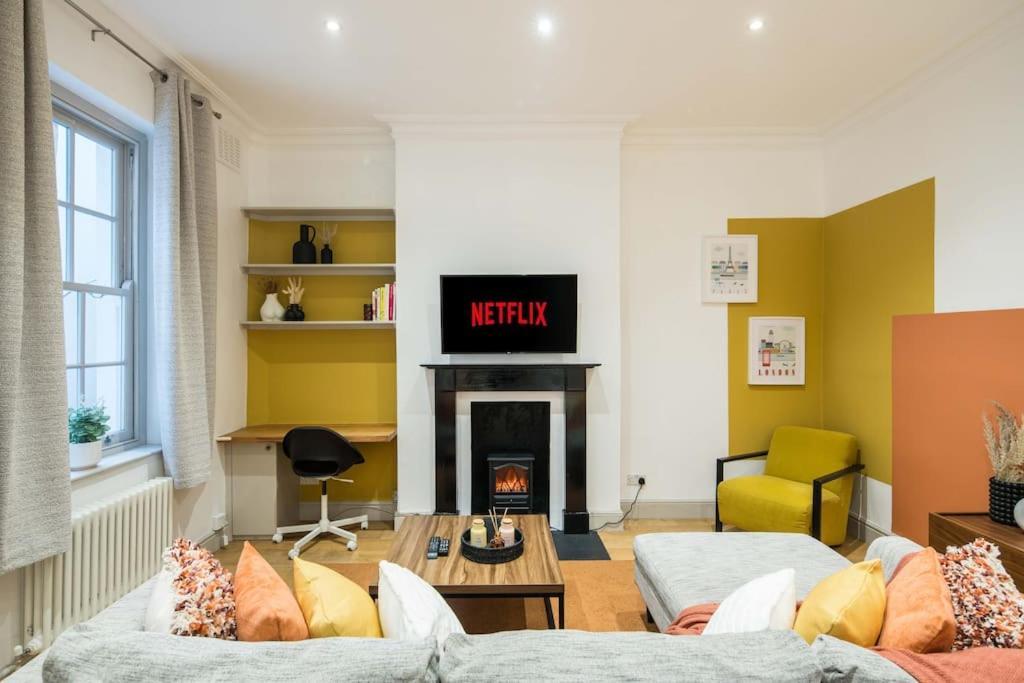 Superb Retreat Central Next Tube Apartment Лондон Екстериор снимка
