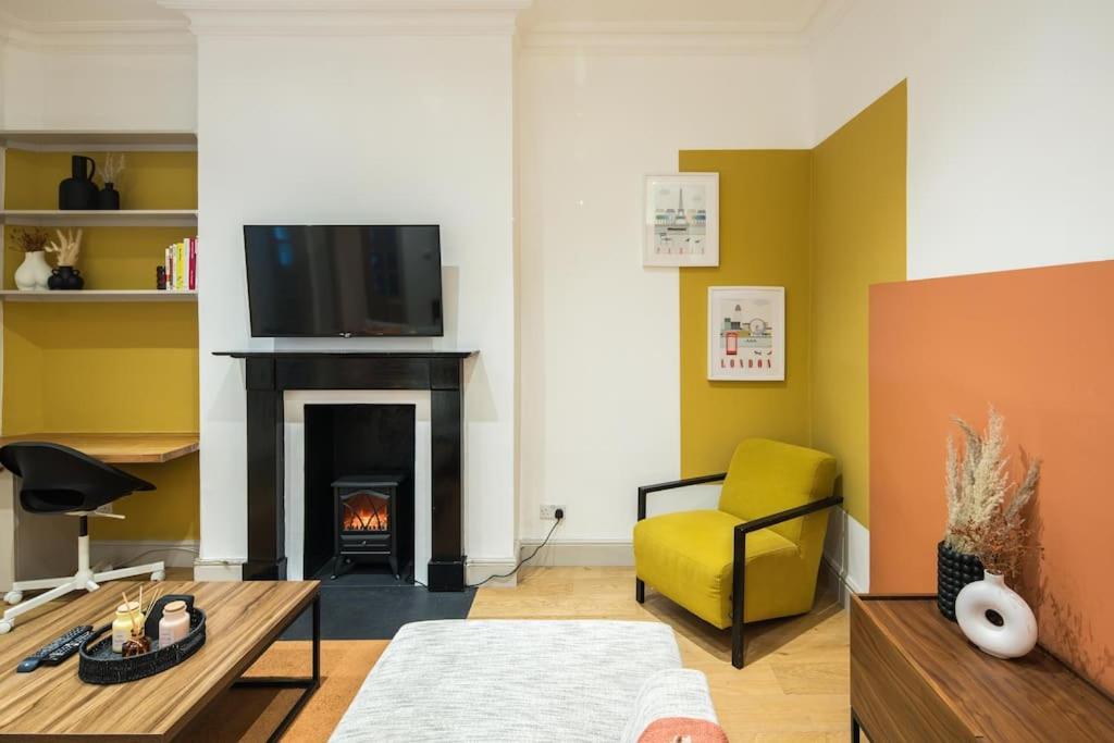 Superb Retreat Central Next Tube Apartment Лондон Екстериор снимка