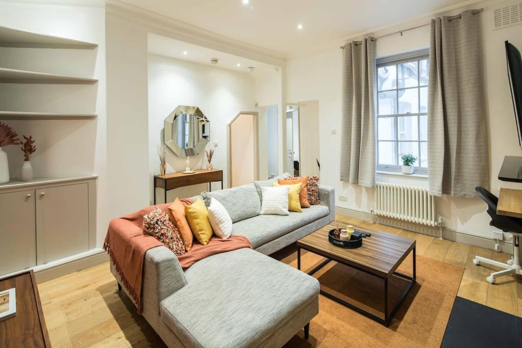 Superb Retreat Central Next Tube Apartment Лондон Екстериор снимка