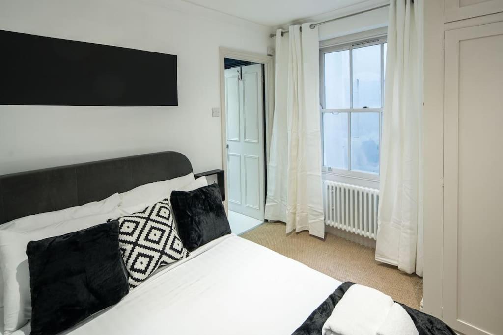 Superb Retreat Central Next Tube Apartment Лондон Екстериор снимка