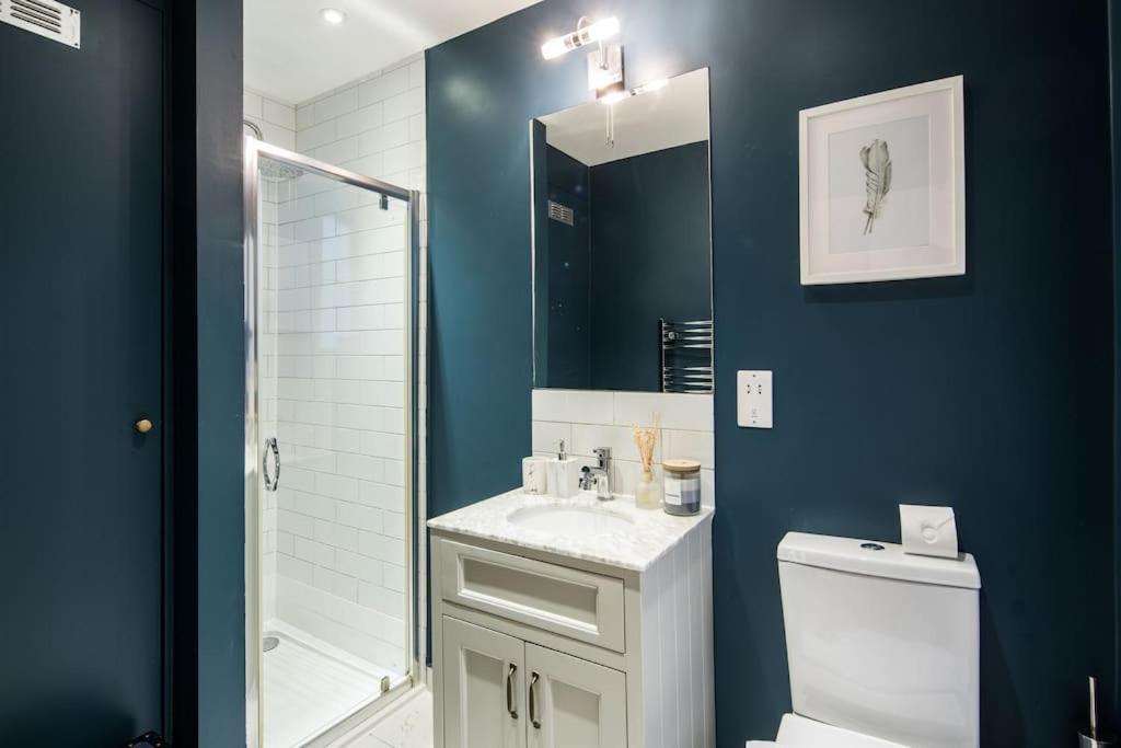 Superb Retreat Central Next Tube Apartment Лондон Екстериор снимка