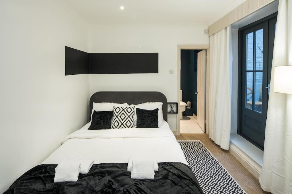 Superb Retreat Central Next Tube Apartment Лондон Екстериор снимка