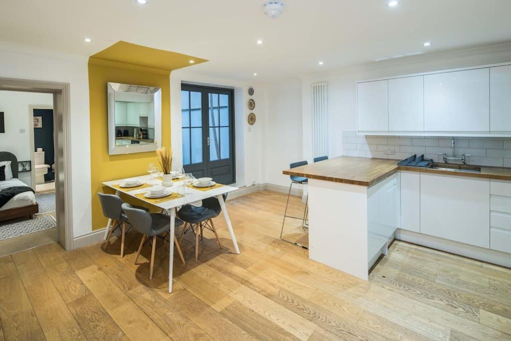 Superb Retreat Central Next Tube Apartment Лондон Екстериор снимка