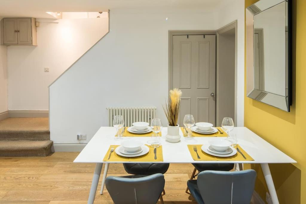 Superb Retreat Central Next Tube Apartment Лондон Екстериор снимка